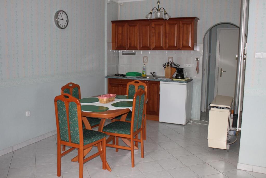 Orwa Apartmanok - Fenyofa Koez Zalakaros Zimmer foto